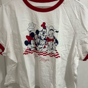 Old Navy Women’s Cropped White and Red Graphic Tee